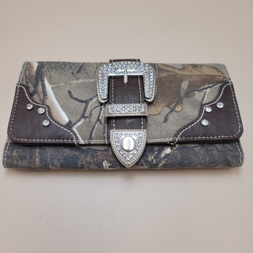 Womens Camo Rhinestone Western Buckle Tri-Fold Wallet Brown Camouflage